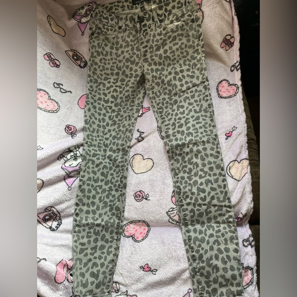 Baby phat leopard print jeans🖤 - Picture 2 of 4